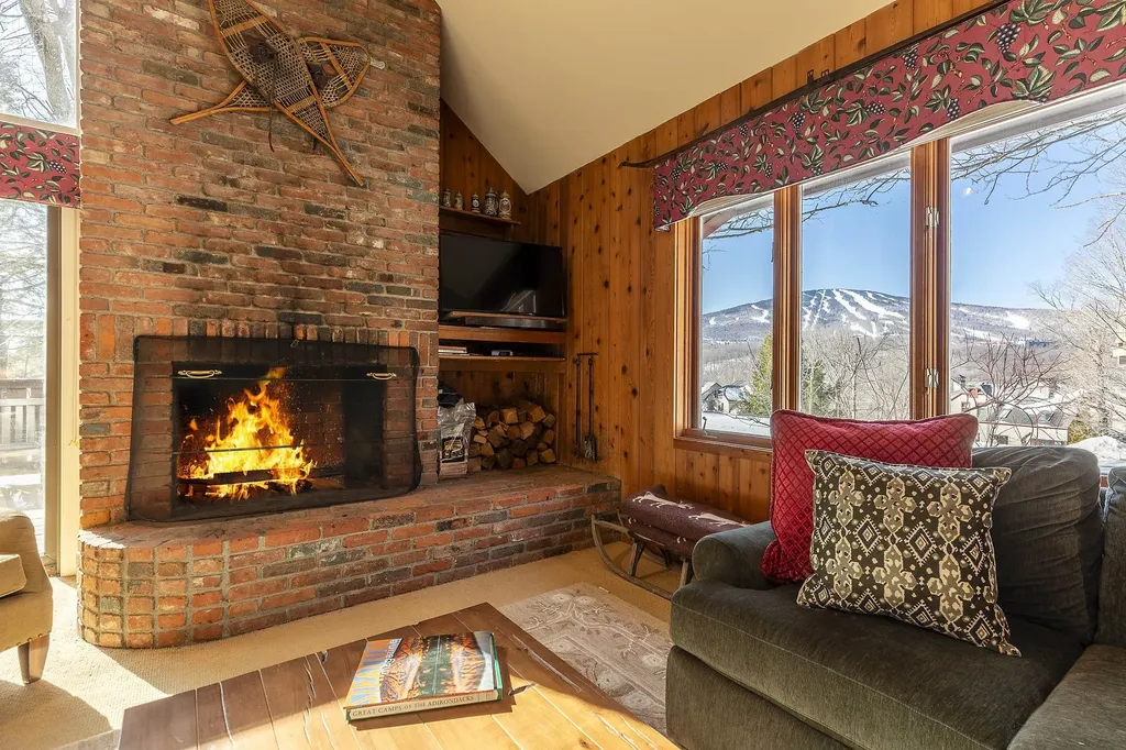 Listings for Karin Hardy