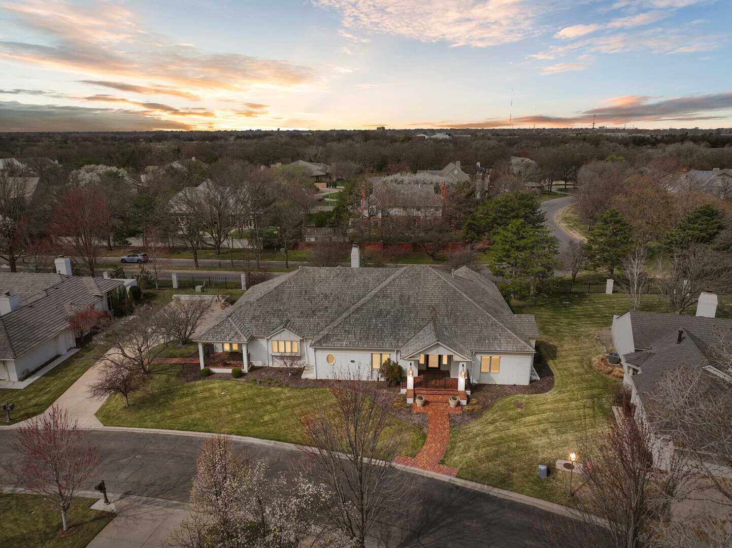 Listings for Natalie Moyer