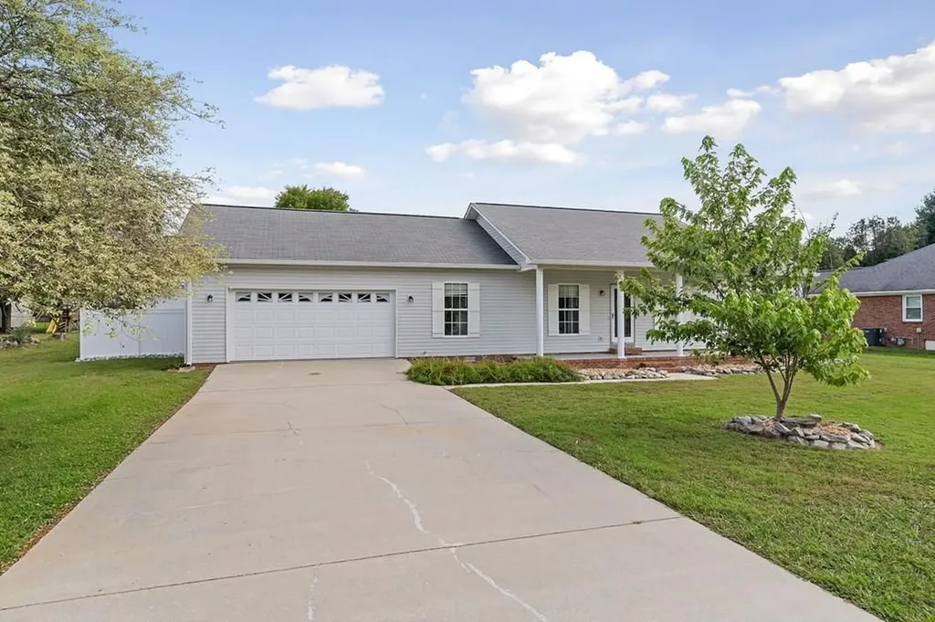 Listings for Daniel Smith