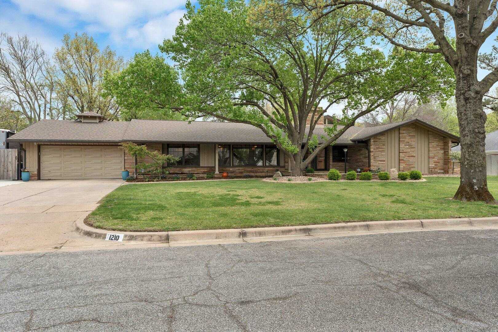 Listings for Danielle L Hanna