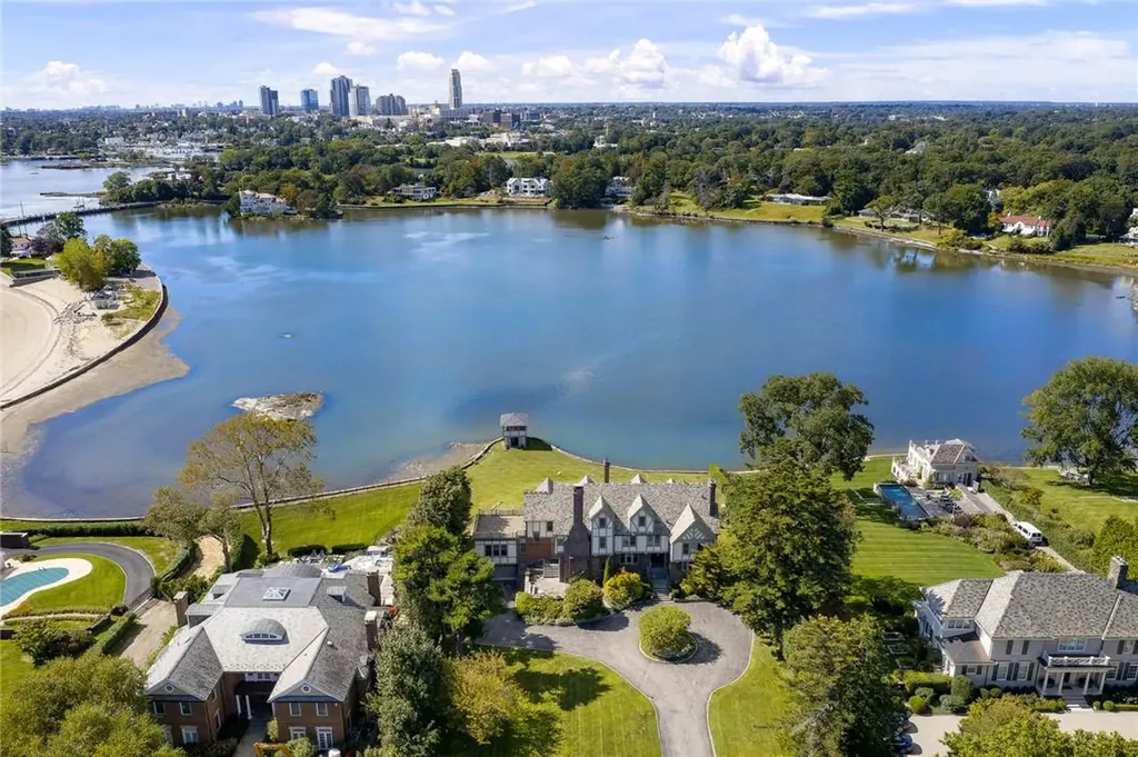 Larchmont, NY