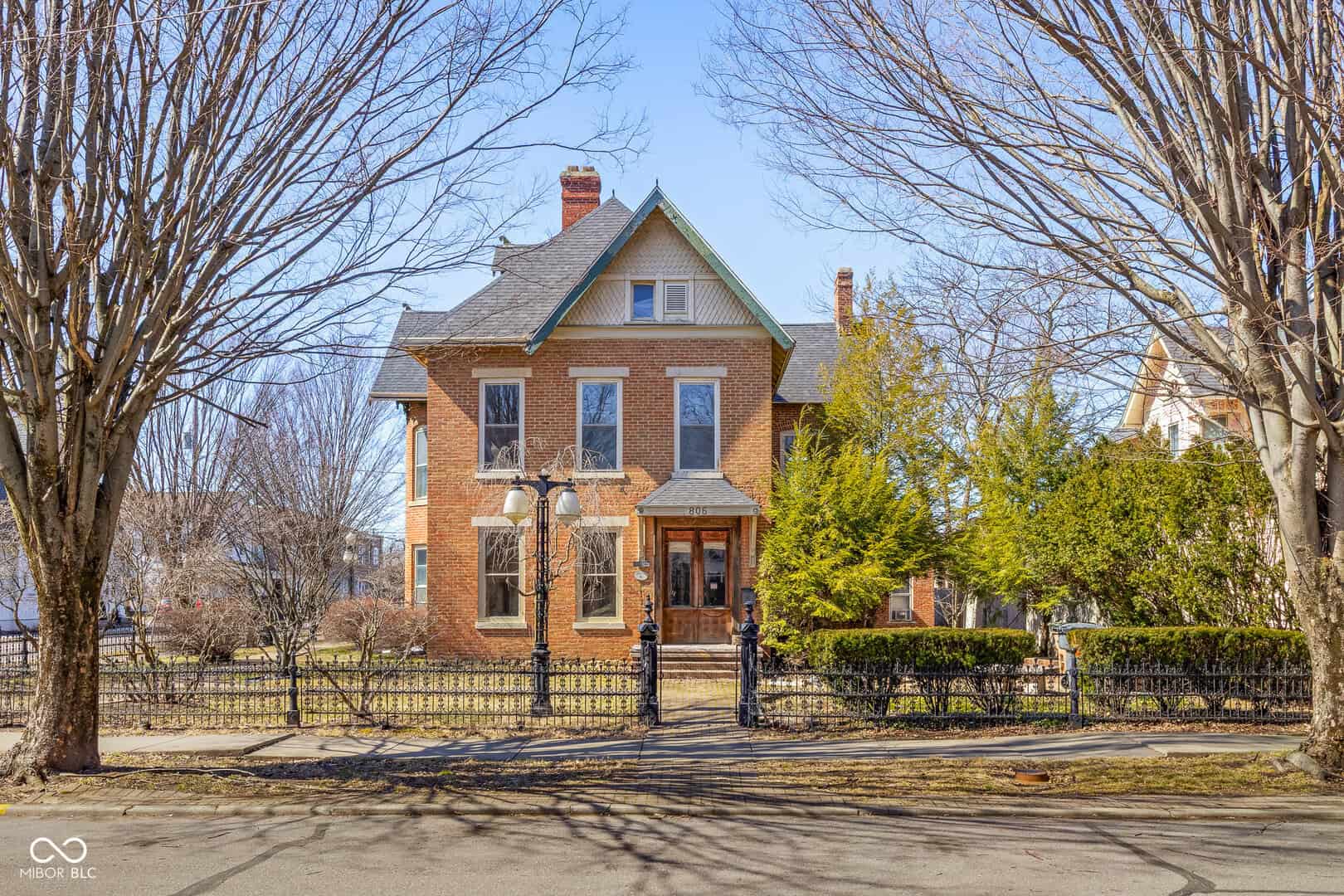 Listings for Andrew Larson