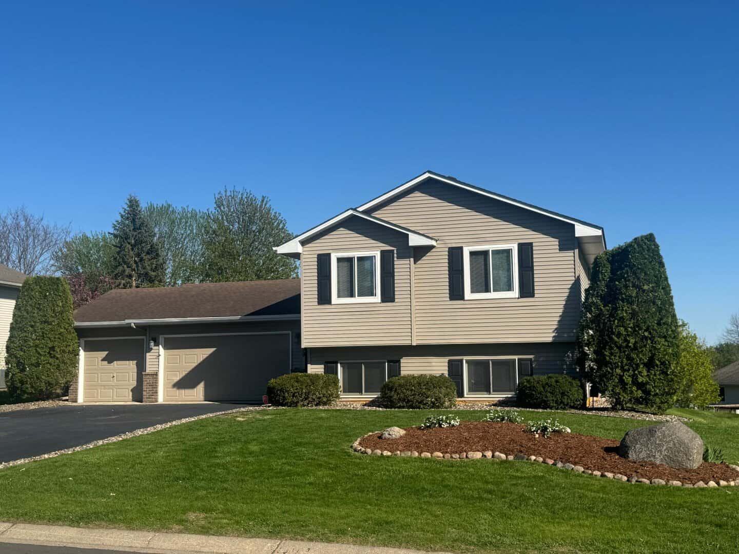 Listings for Corey Kohnen