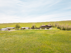 Acreage/Hobby Farm/Lifestyle