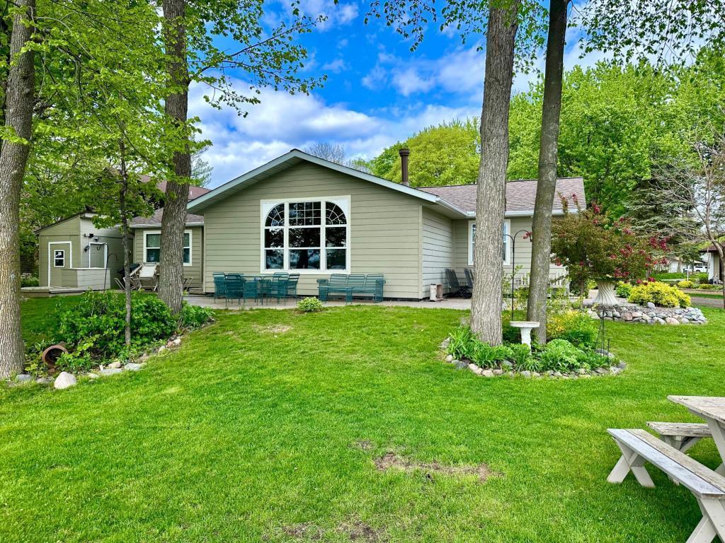 Listings for Savanna Oberfeld