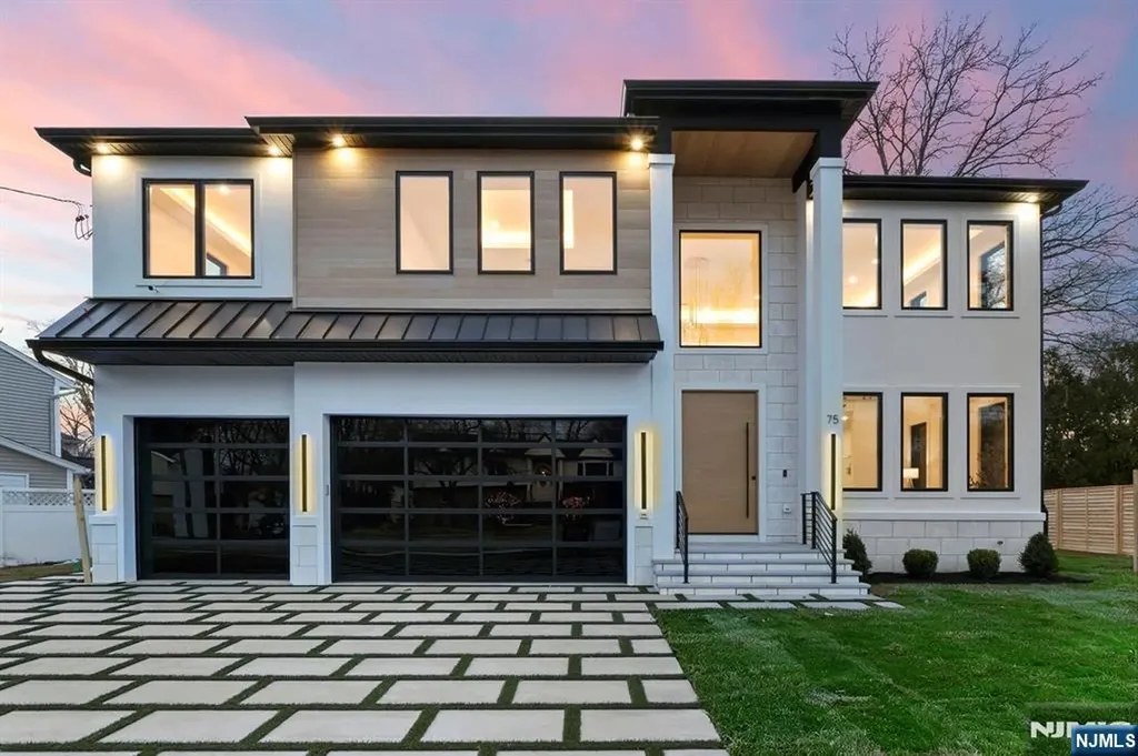 Paramus, NJ