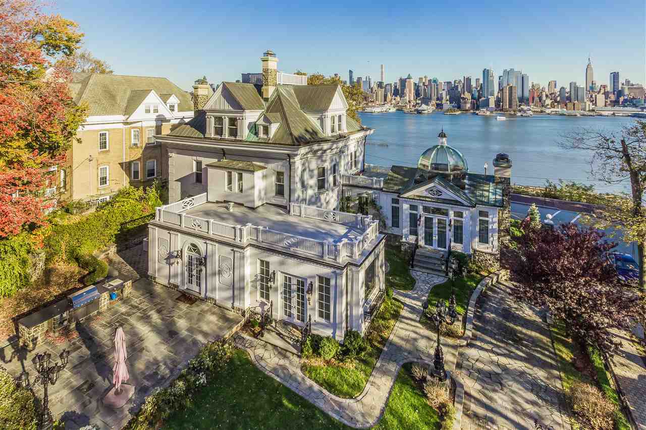 Weehawken Luxury Apartments