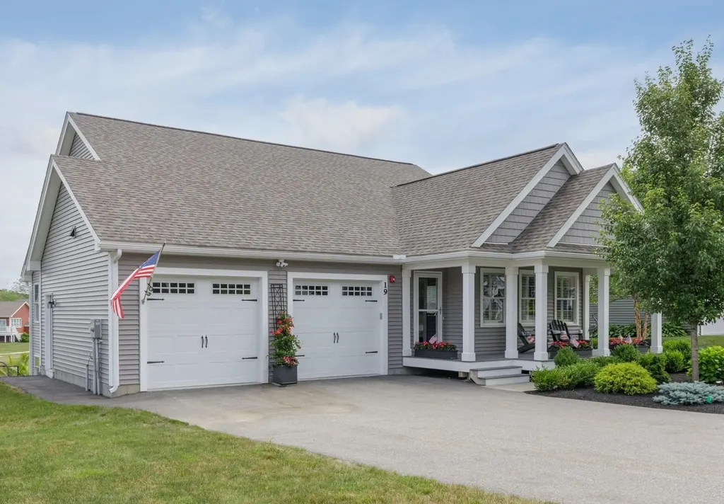 Condos for Sale in Brentwood over $750,000