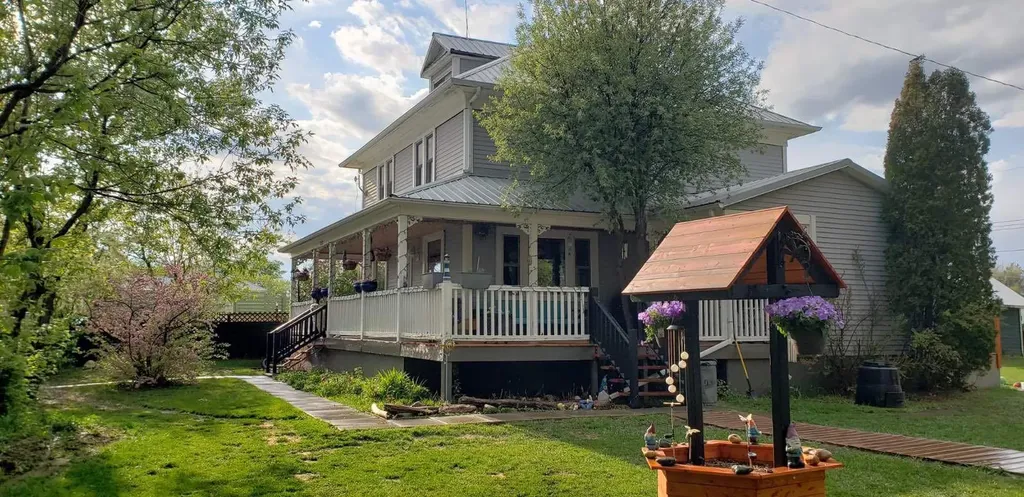 Listings for Elizabeth Kukulsky