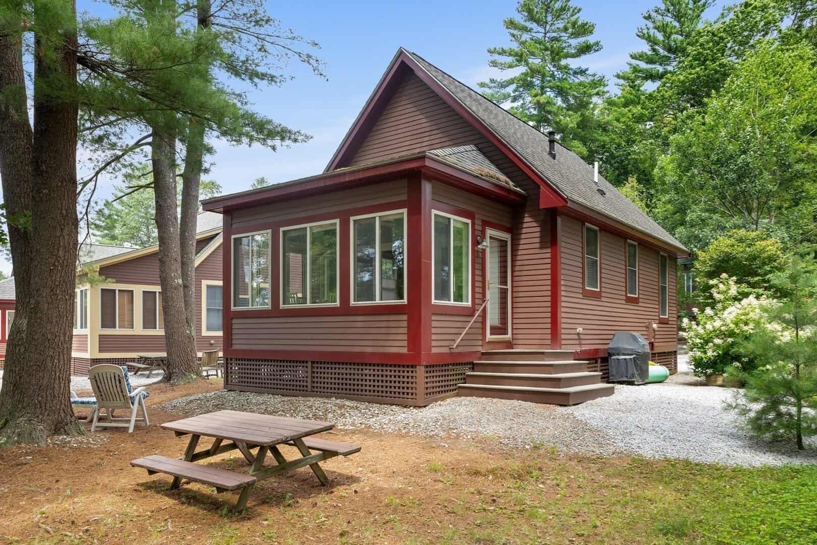Listings for Jeanne Burton