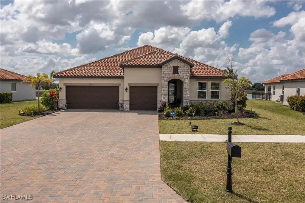 Valencia Lakes