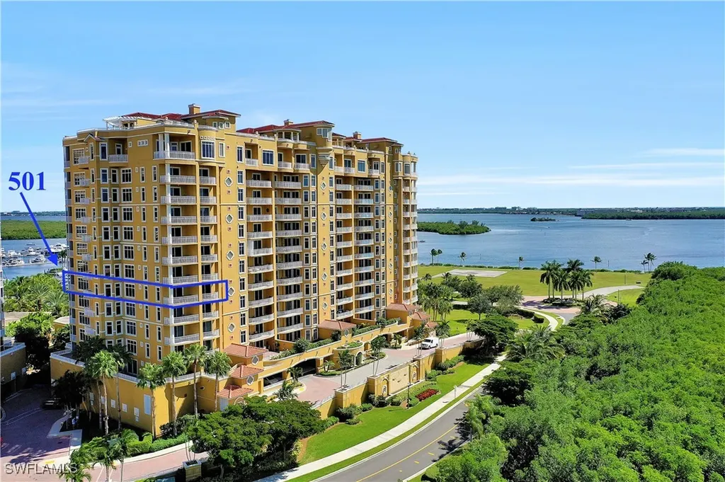 Tarpon Pointe