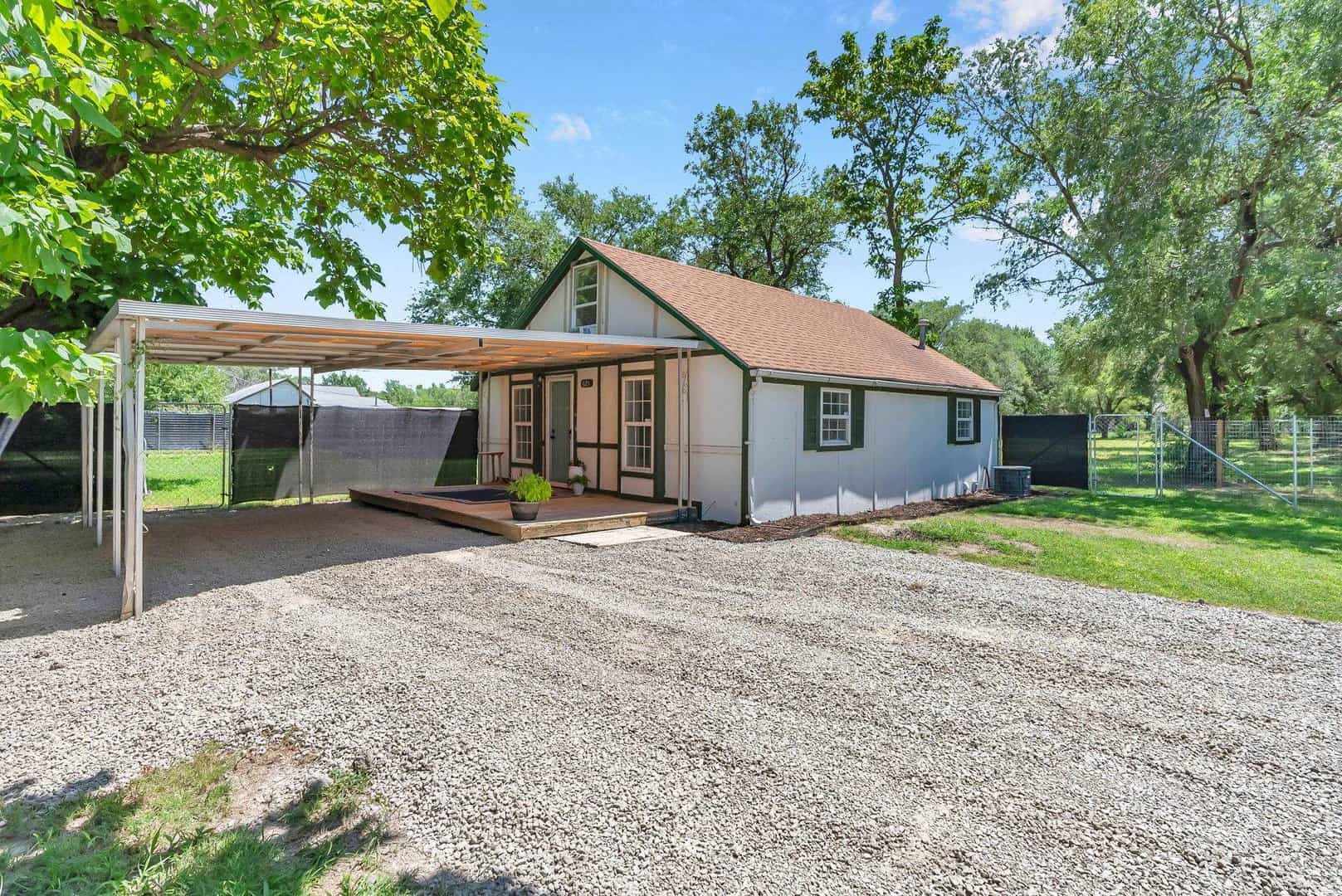 Listings for Courtney Ast