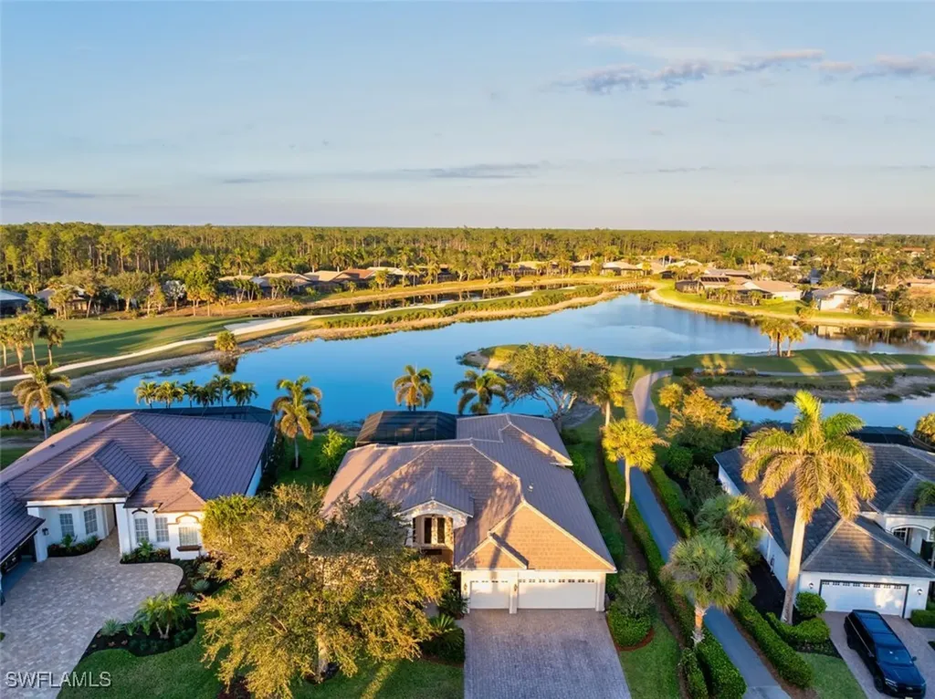 Naples Lakes Country Club