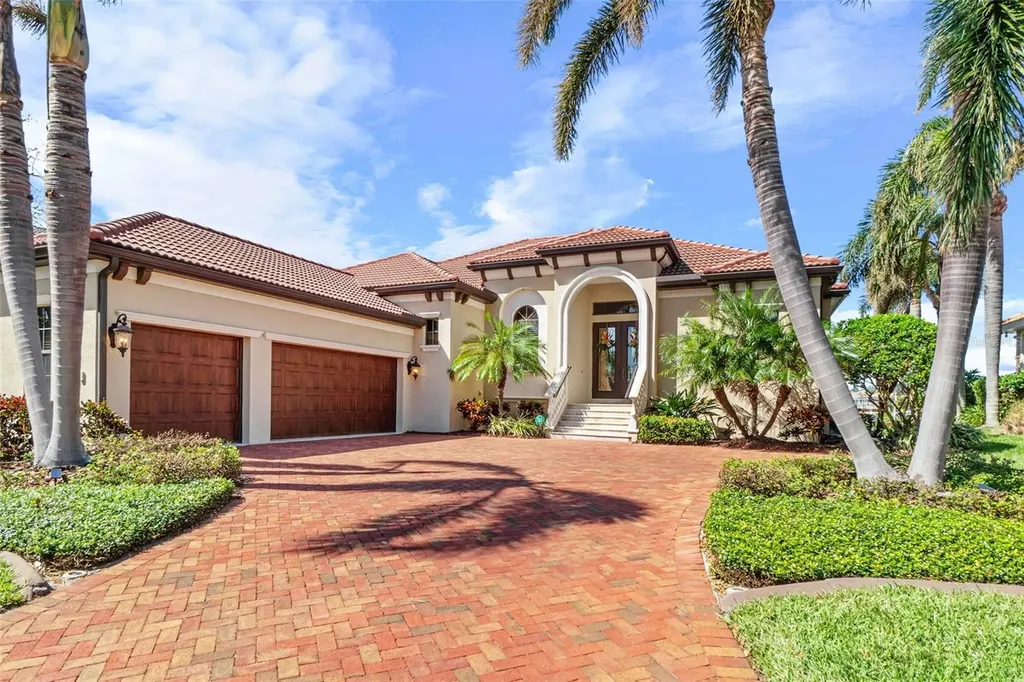 Listings for Georgina Clamage