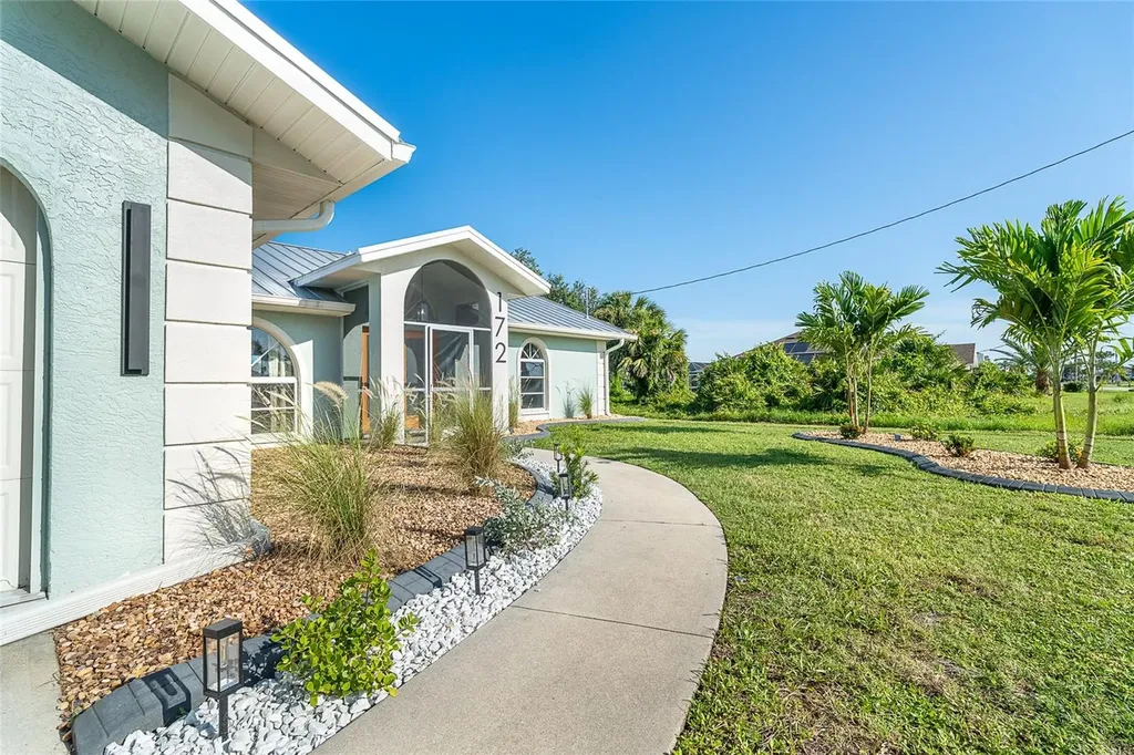 Listings for Jennifer Guzik