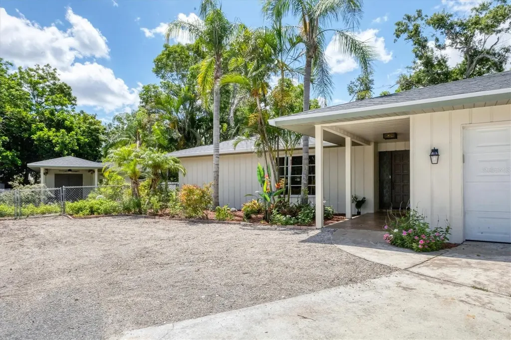Listings for Lana Moriece