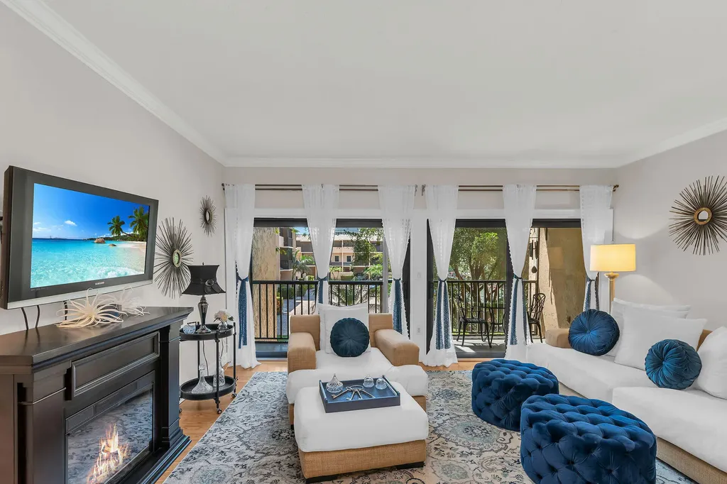 Town House Square Condo