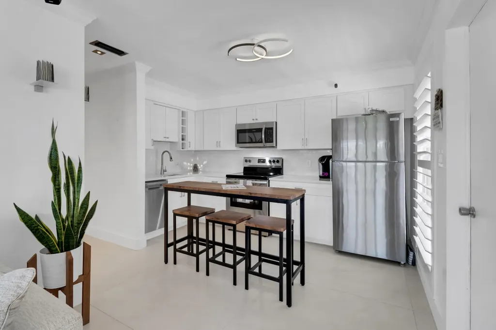 Ville De Marco Condo