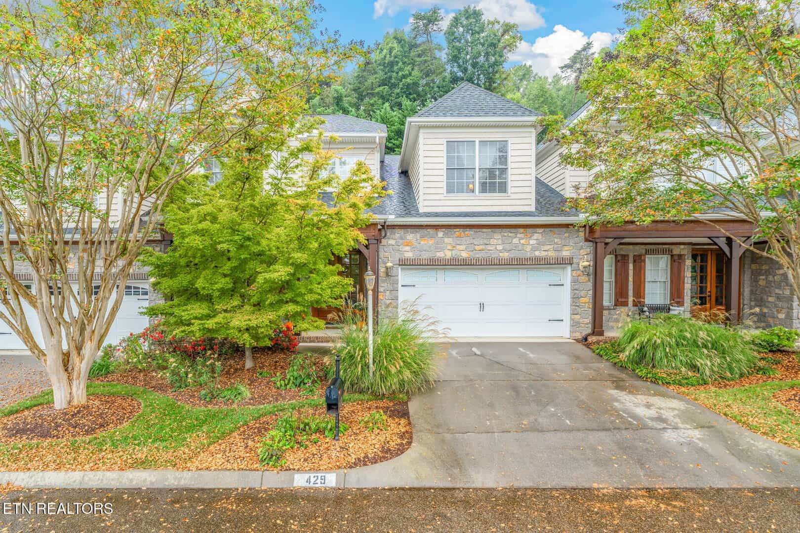 Listings for Heather Moffett
