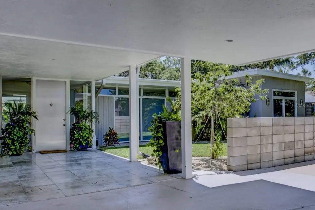Sara Sands vacation rentals