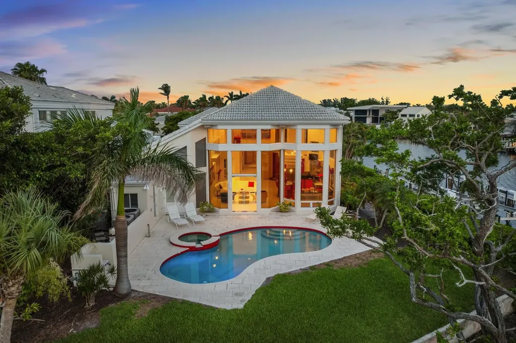 Listings for Tom Cinquegrano