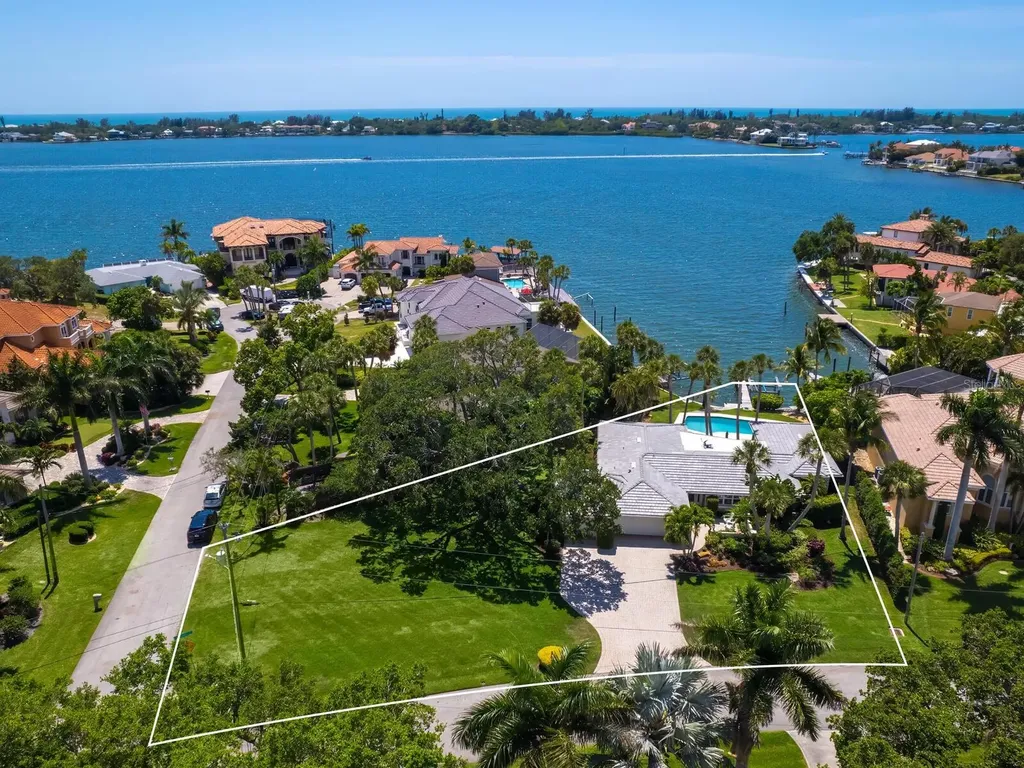 Listings for Tracy DeRamo