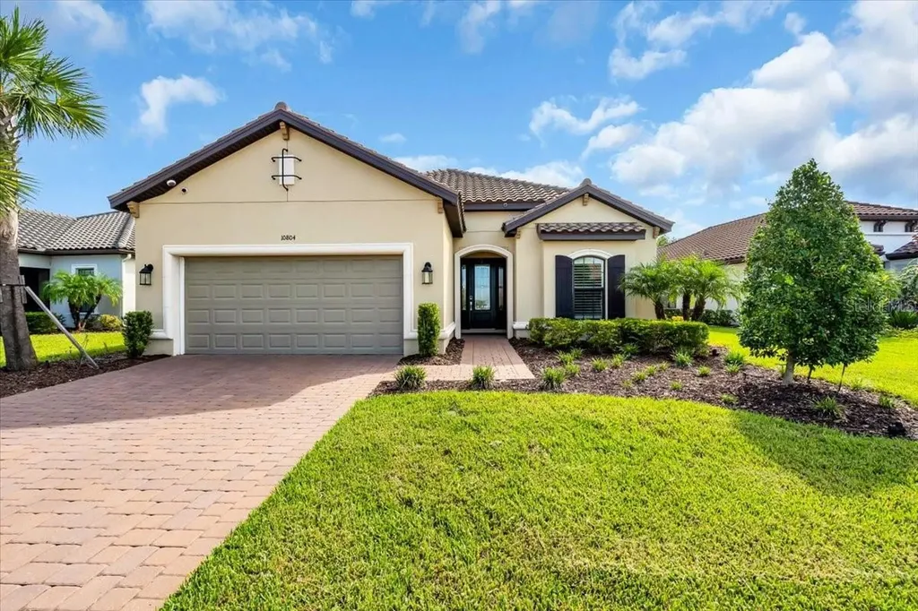Listings for Victoria Thomas
