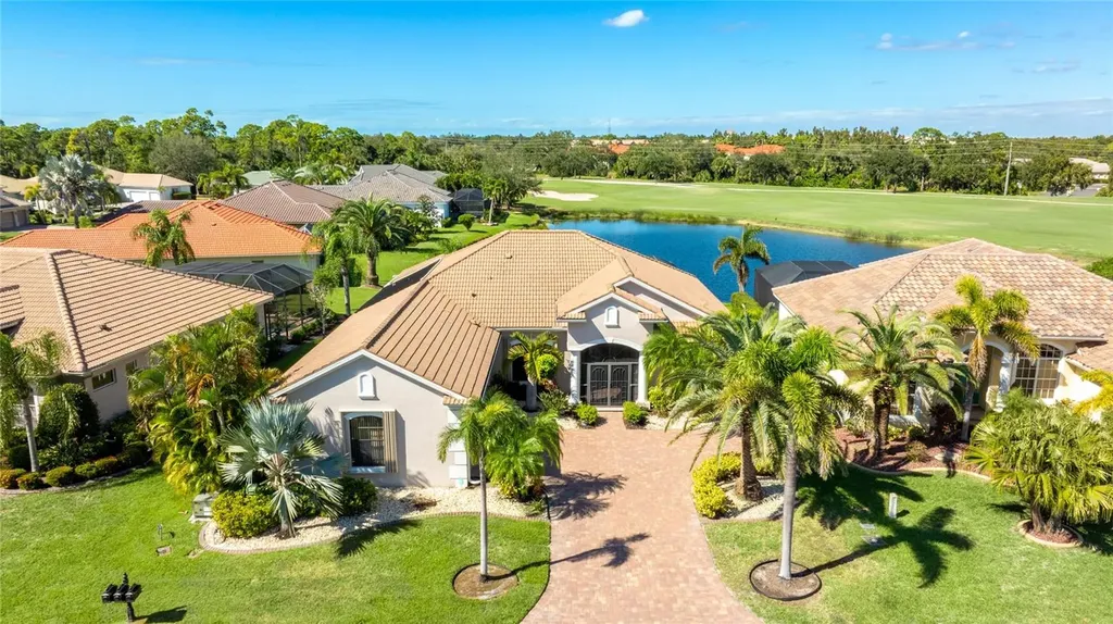 Pelican Pointe Golf & Country Club