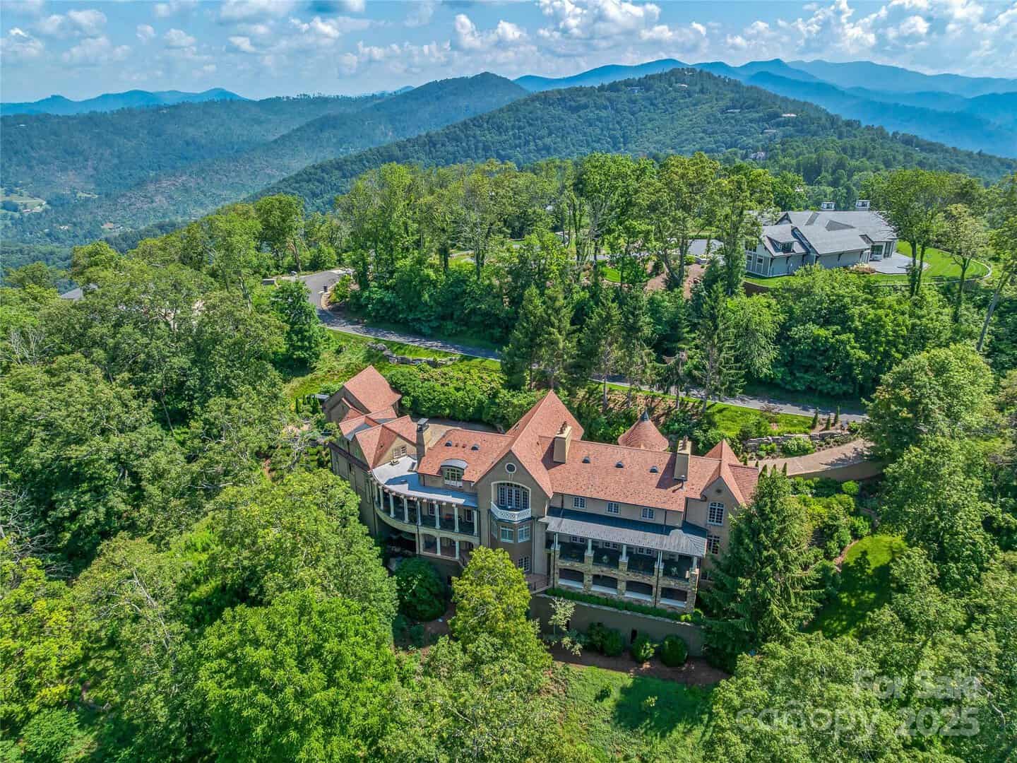 Homes with 3+ Car Garage