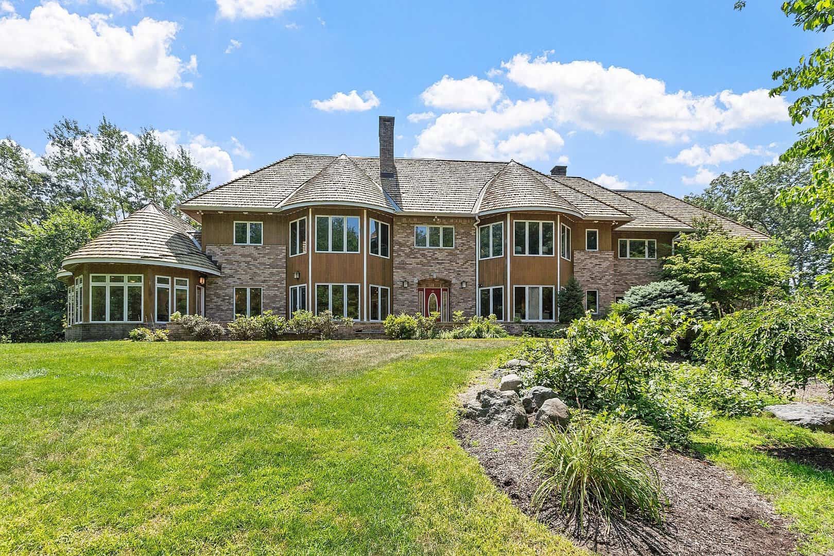 Homes with Garage