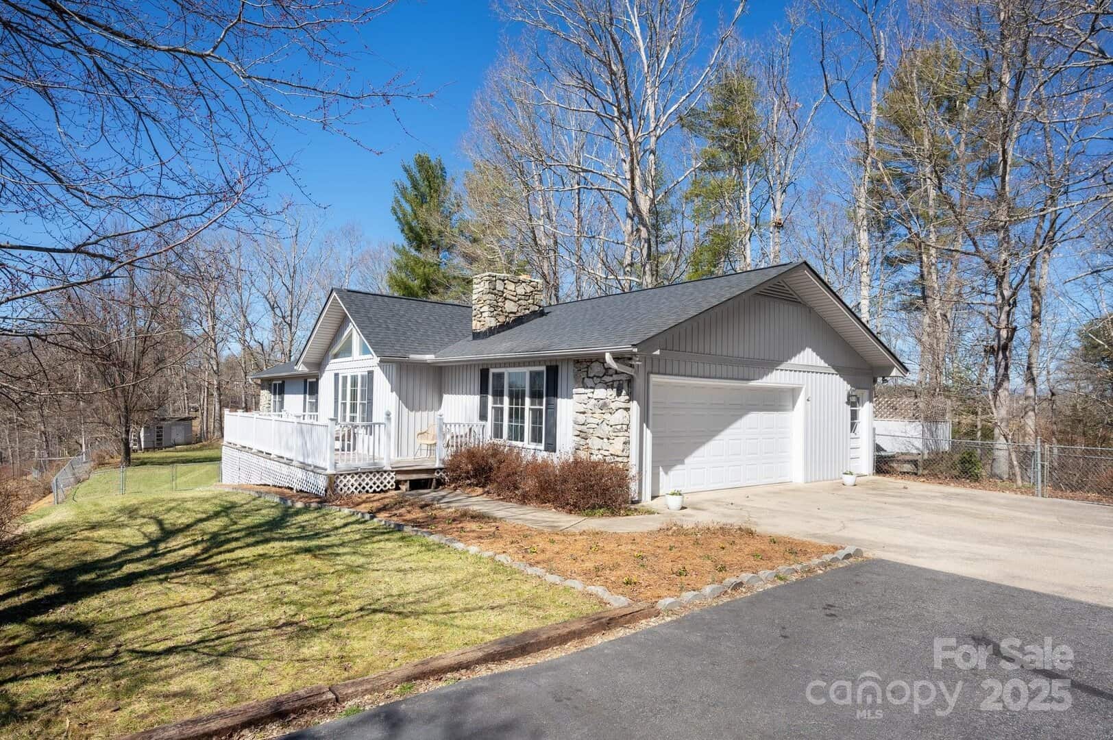Homes with 3+ Car Garage