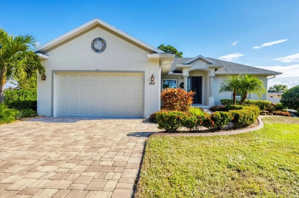 Listings for Dena Moon