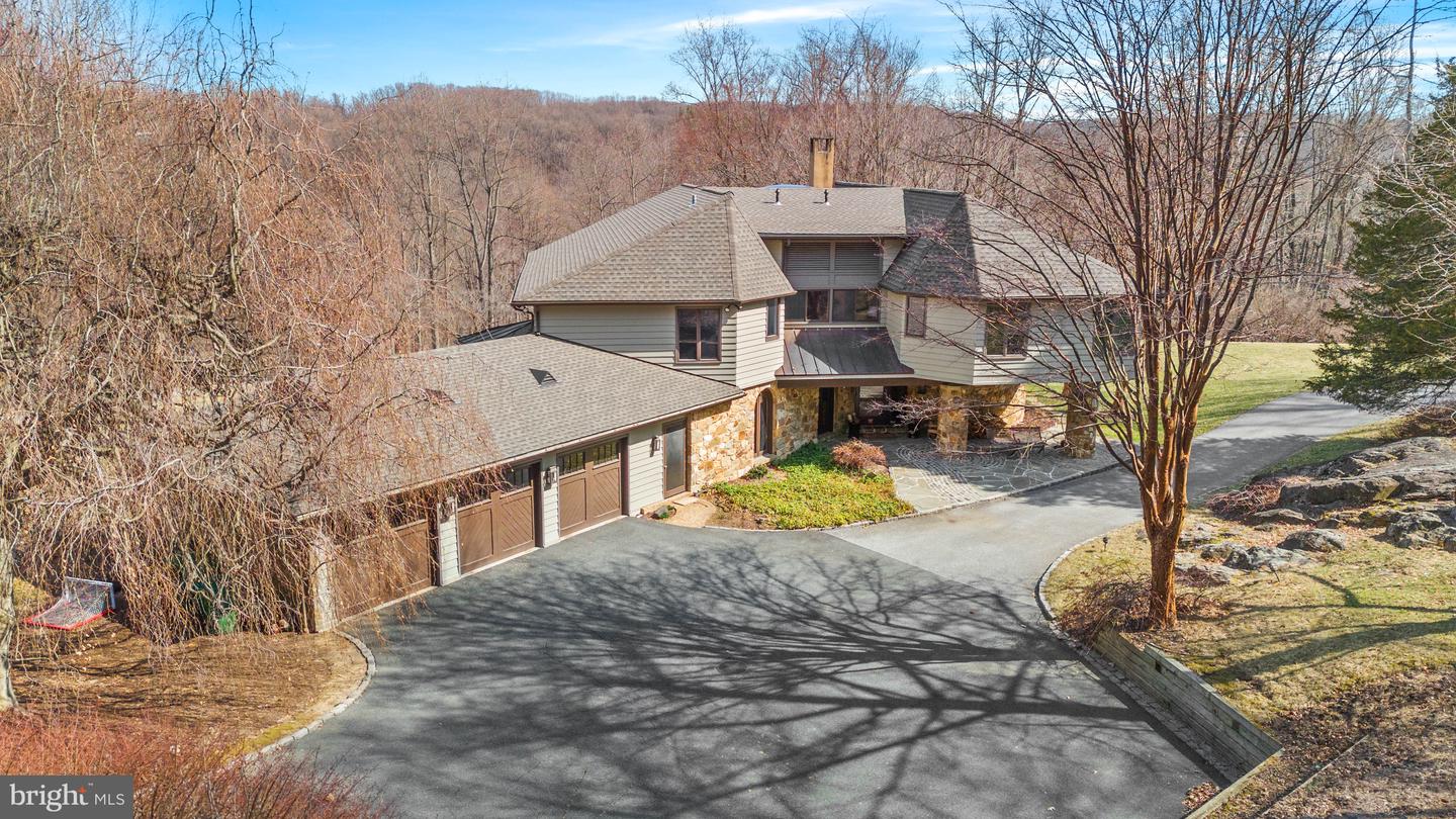 Wilmington DE Homes with Fireplaces for Sale