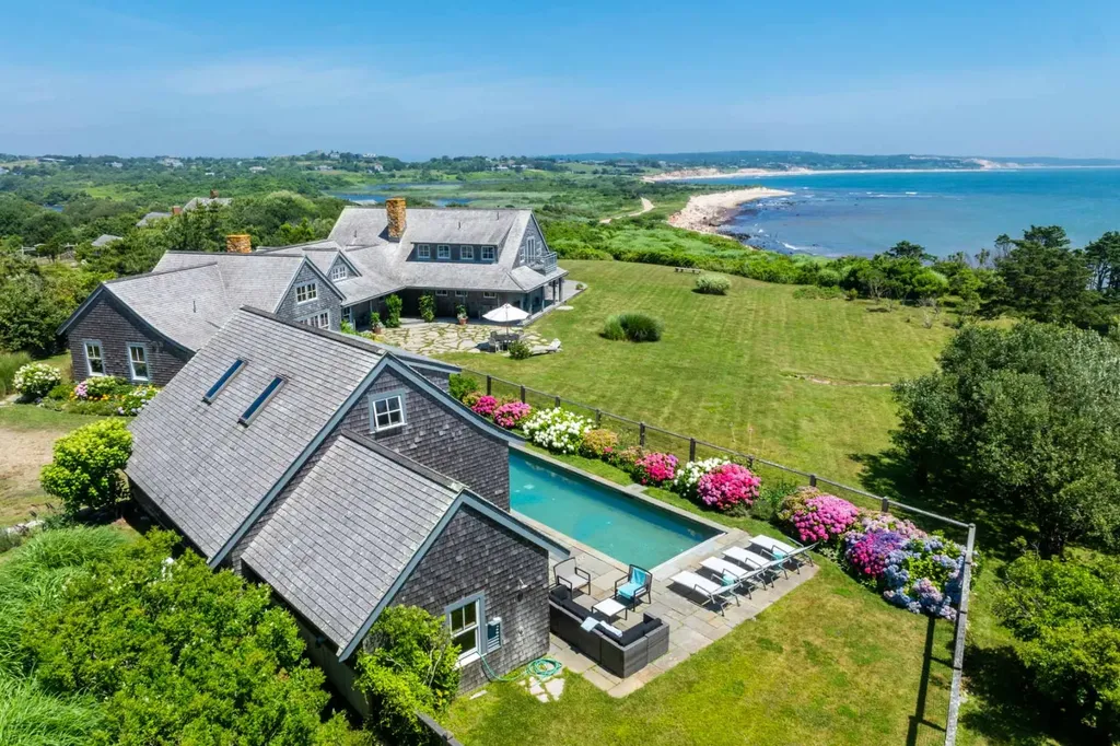 High-End Properties with Waterfront Access