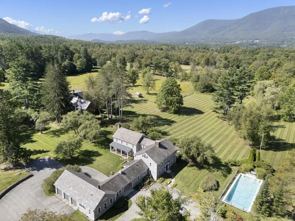 Charming Houses with Gardens in Deerfield Valley