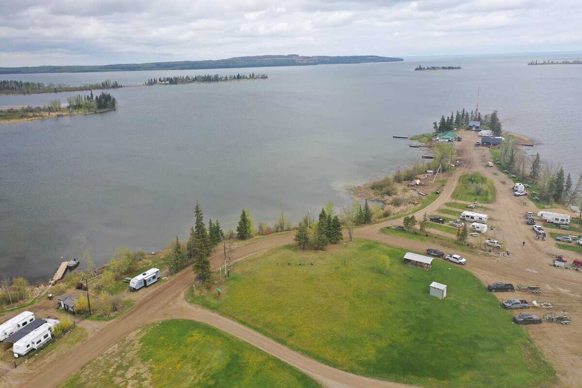 Acreage, Hobby Farm, and Lifestyle Properties