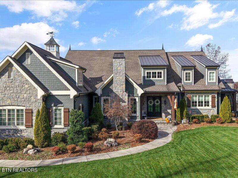 Waterfront Homes for Sale in Farragut TN