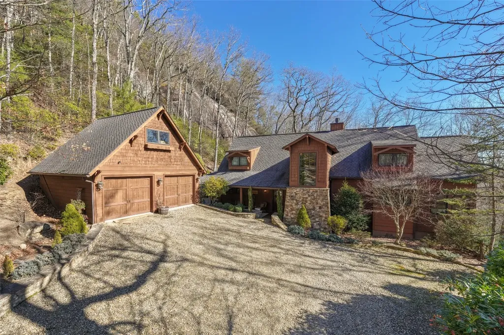 Pending Listings in Sapphire NC
