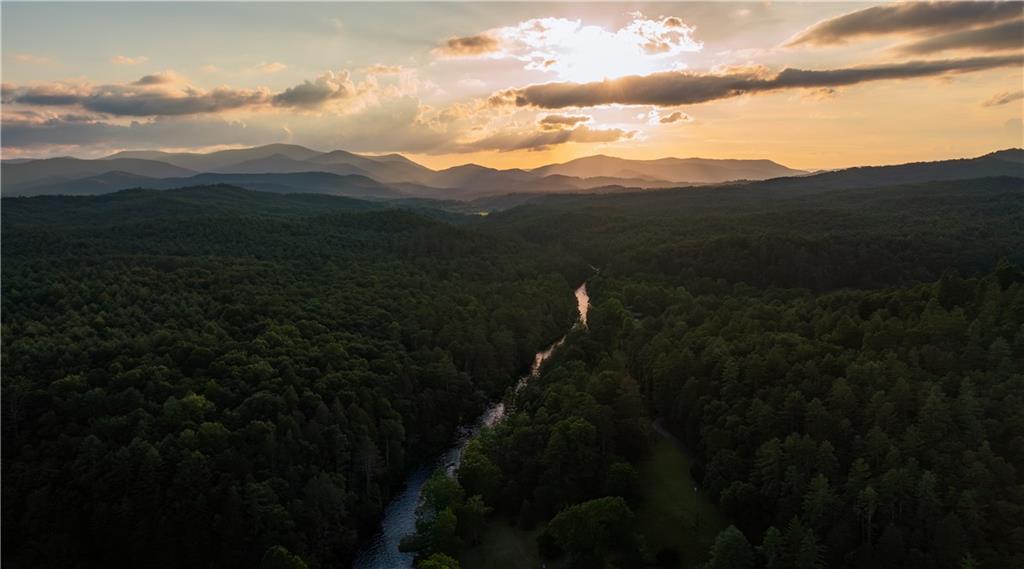 Riverfront Land & Acreage