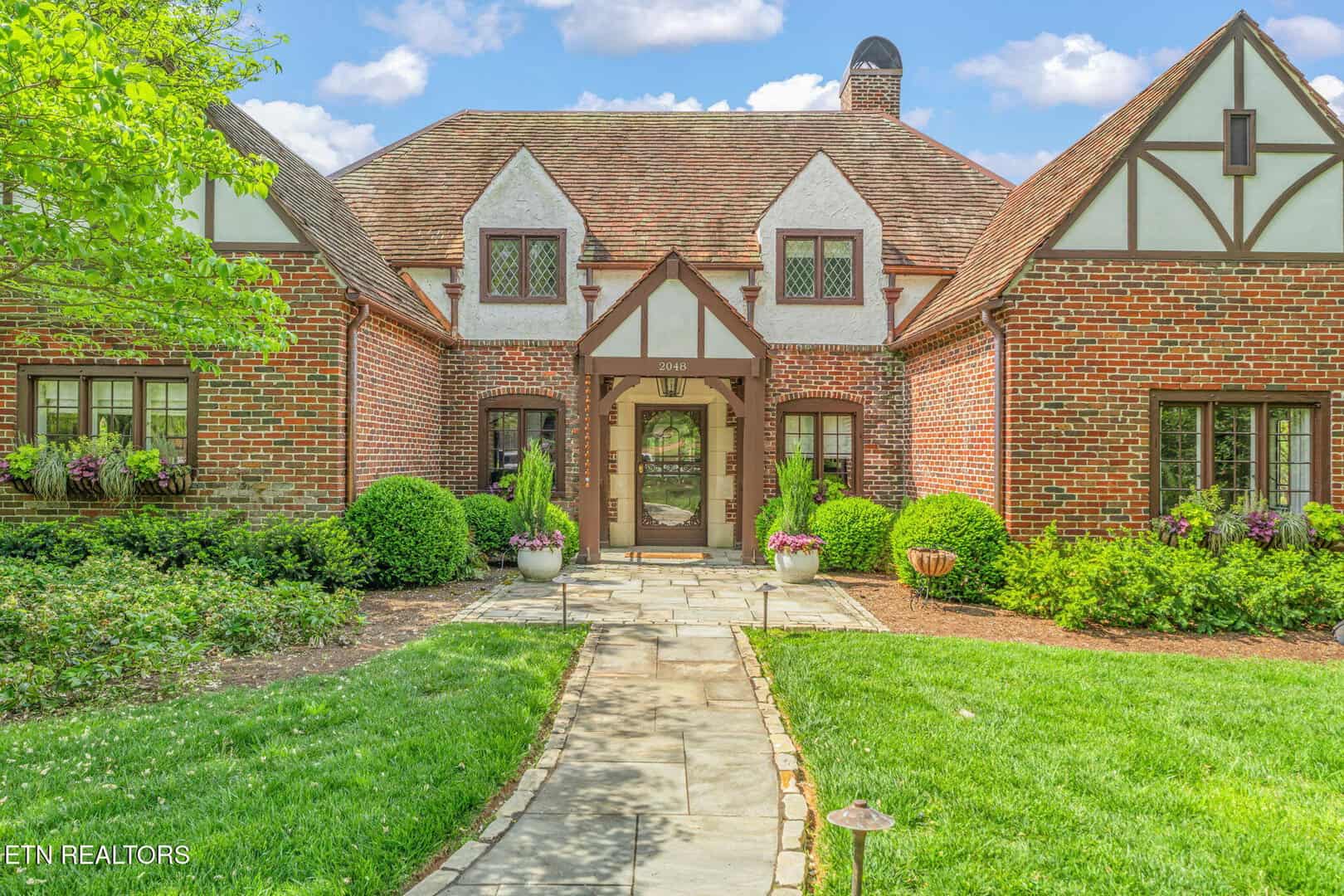 Listings for Lindsay Russell
