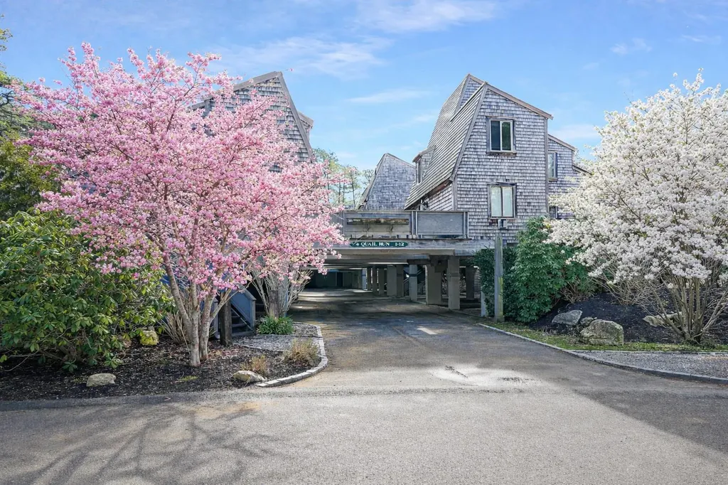 Condos for Sale in Oak Bluffs MA