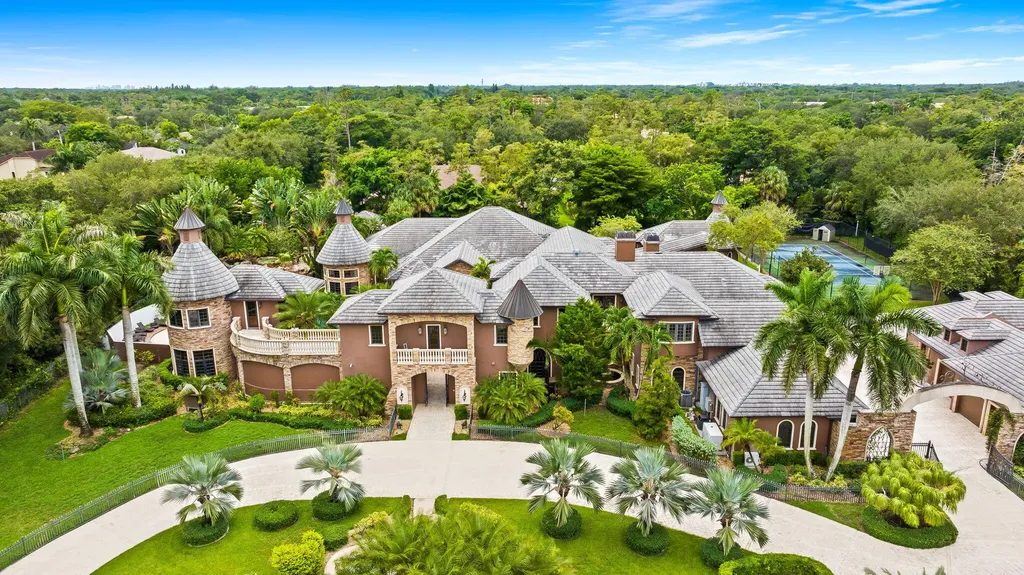 Spacious Homes for Sale in Parkland FL