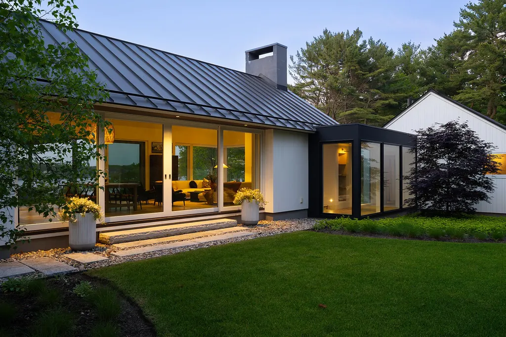 Homes with 5+ Acres