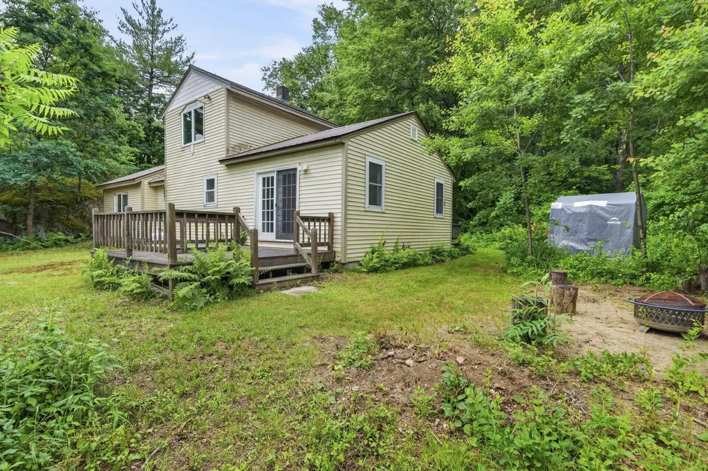 Homes in Henniker under $350k