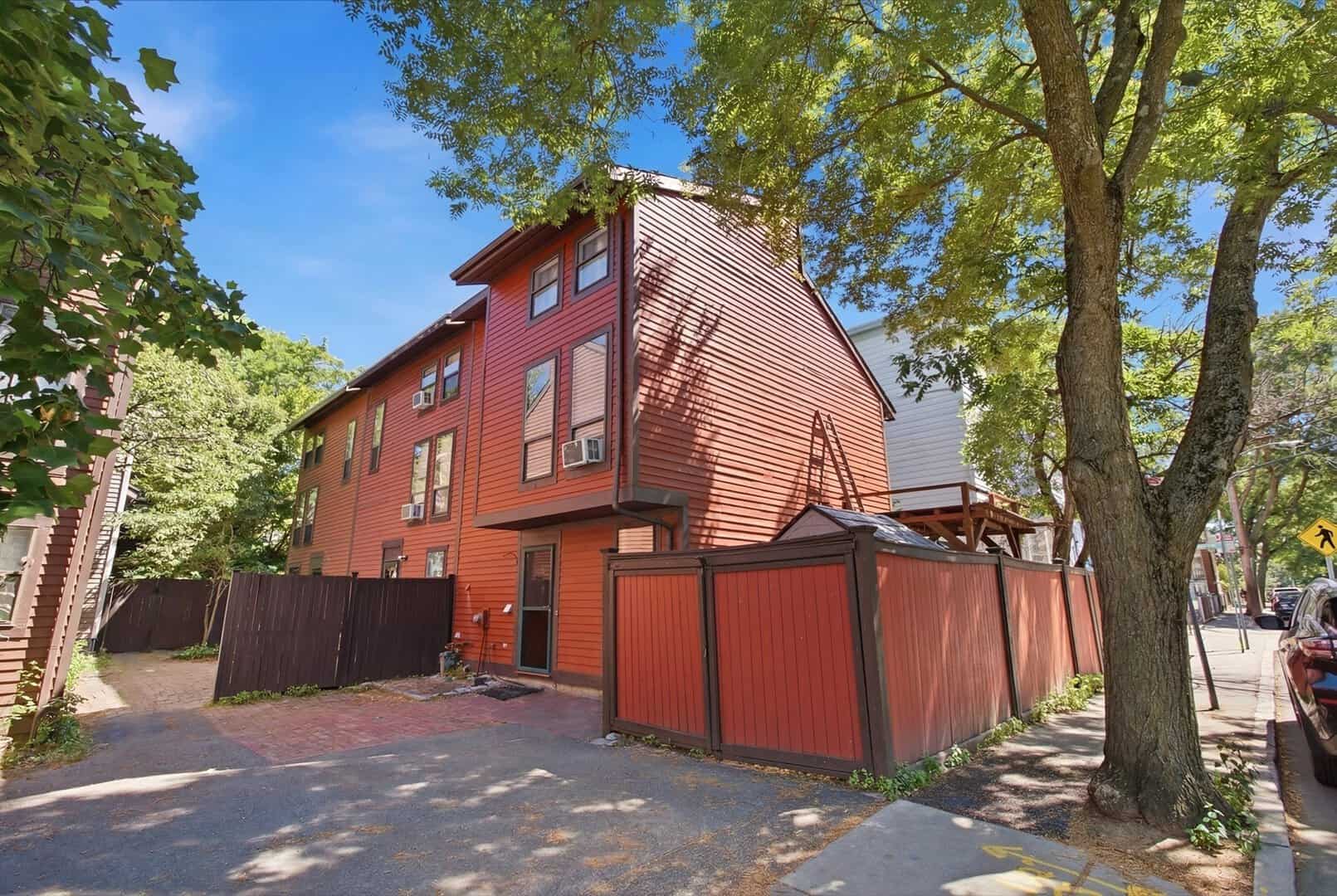 Listings for Victoria Ribeiro