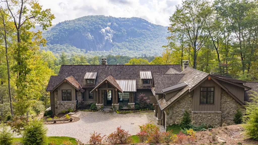 Pending & Active Homes in Sapphire NC