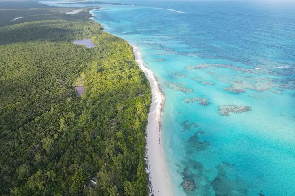 Land in Bahamas