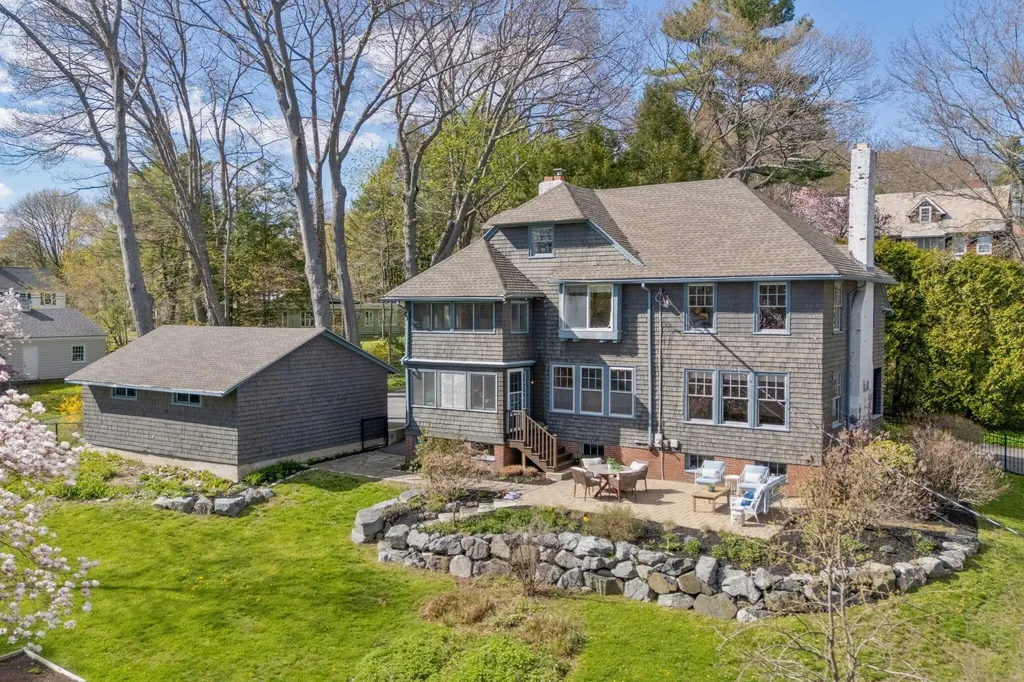 Listings for Elise Grace