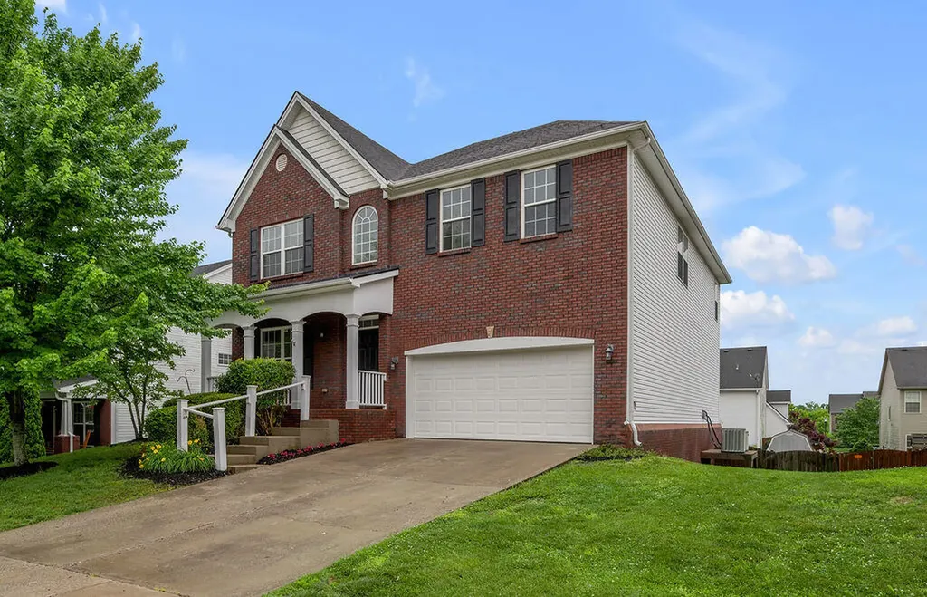 Listings for Lauren Lewis